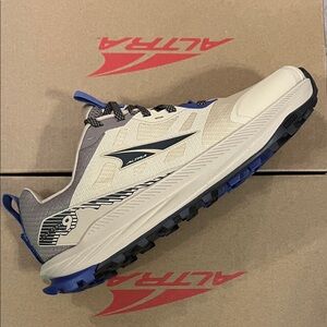 W’s Altra Lone Peak 9